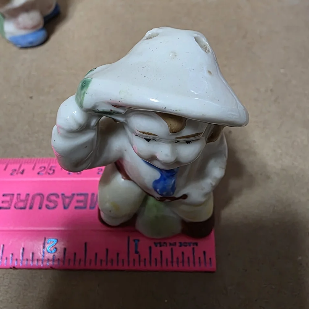 Vtg Mini Cowboy Cowgirl Salt Pepper Shaker Set #173